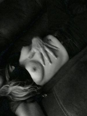 Miley Cyrus bikini nude photo shoot topless